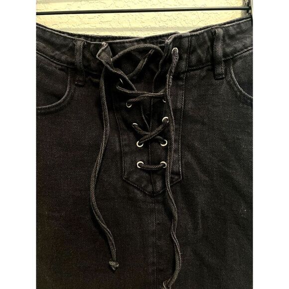 Kendall & Kylie Black Lace Up Denim Mini Skirt Size 28 - Picture 3 of 5